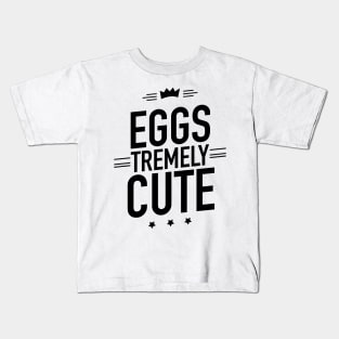 Eggstremely cute funny puns Kids T-Shirt